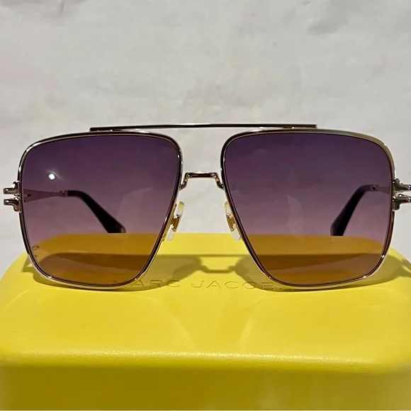 Marc Jacobs 59MM Navigator Sunglasses w/Detachable Chain-Gold Black/Brown-Pink - Picture 4 of 16